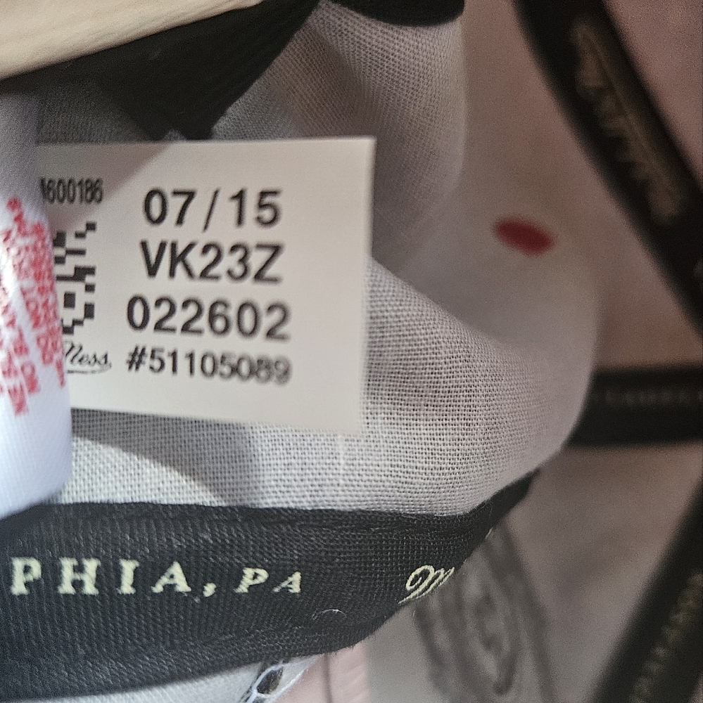 Black and Red Embroidered Cap - Picture 7 of 9